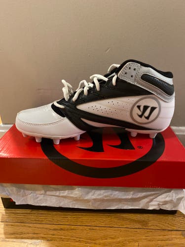 New In box White Unisex Molded Cleats Warrior Size 10