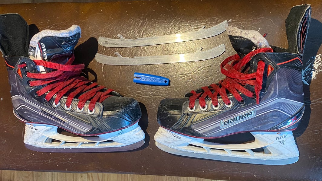 Senior Bauer Regular Width Size 4.5 Vapor X600 Hockey Skates