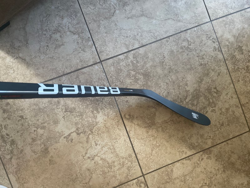 New Senior Bauer Right Handed Vapor X2.7 Hockey Stick Mid Pattern
