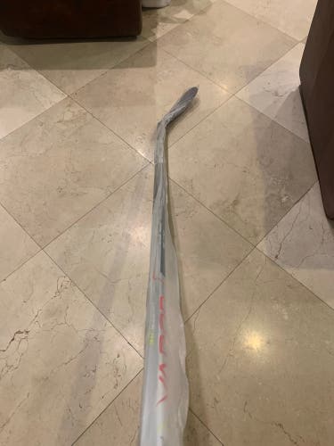 BRAND NEW Vapor Hyperlite Hockey Stick