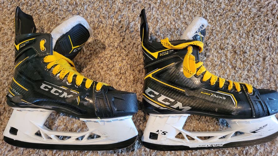 Senior Used CCM Super Tacks Vector Plus Hockey Skates EE Width Size 7.5