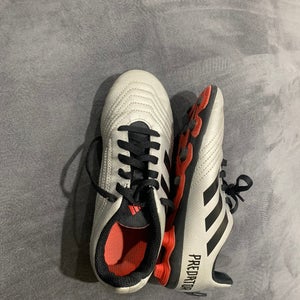 Youth soccer cleats