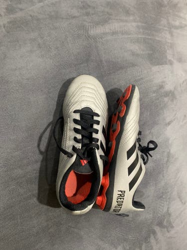 Youth soccer cleats