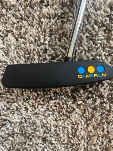 Men's Used Scotty Cameron Right Handed Blade Scotty Cameron Newport 2.6 Putter 35"