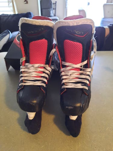 Junior Used Bauer Vapor Hockey Skates Regular Width Size 6