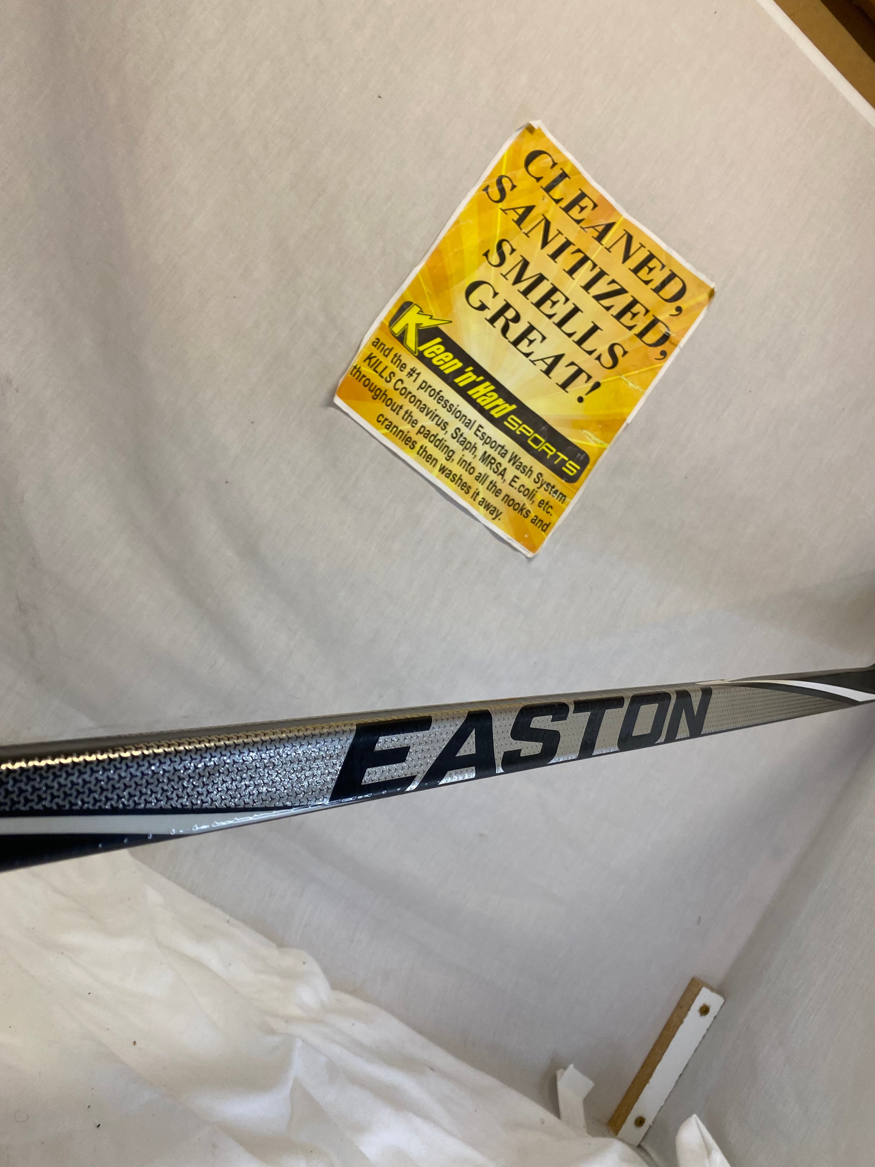 Used Easton V3 60 Flex Pattern 5 Senior One Piece Sticks