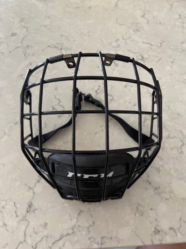 Brand New CCM FM580 Black Cage Small