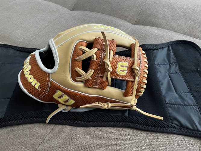Infield 11.5" A2000 Baseball Glove