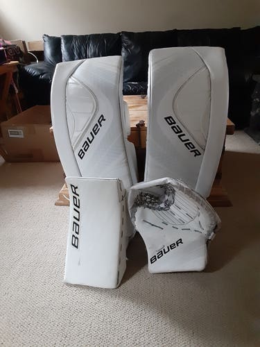 Used 35" Bauer Regular Vapor X900 Goalie Full Set