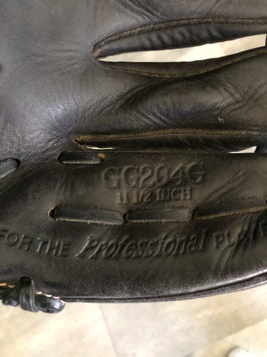 Used Right Hand Throw Rawlings Infield Gold Glove Baseball Glove 11.5"