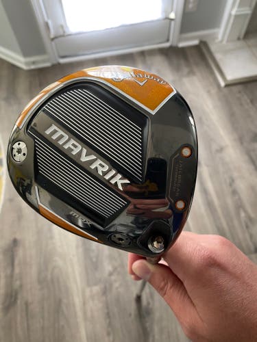 Men's Right Handed Stiff Flex 10.5 Loft Mavrik MAX Driver W/ 2 Shafts, Headcover And Tool