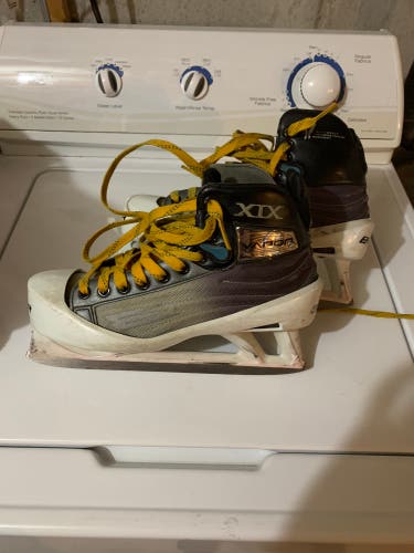 Used Bauer Extra Wide Width  Size 8 Vapor XIX Hockey Goalie Skates