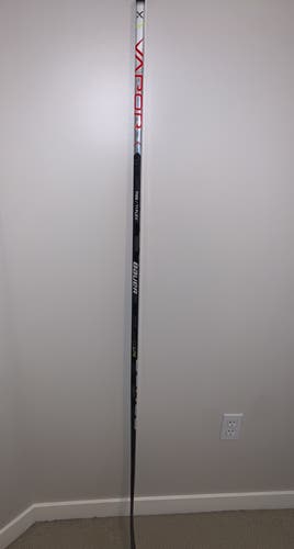 Senior Right Handed Toe Pattern  Vapor Hyperlite Hockey Stick