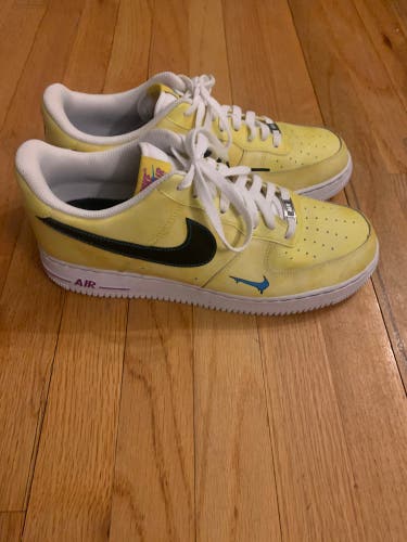 Men's Size 11 Air Force 1 Peace Love Basketball