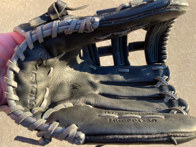Used Right Hand Throw Easton Mako Baseball Glove 12.5"