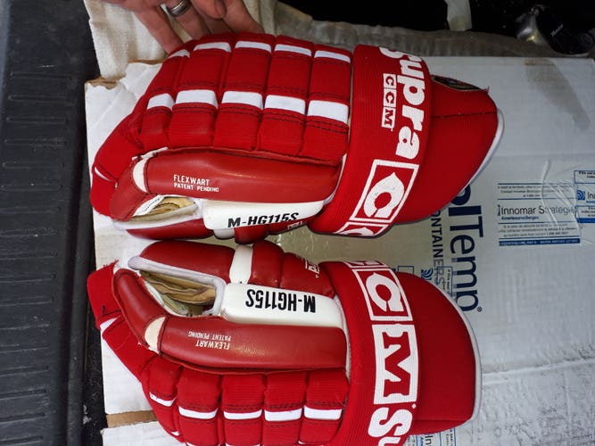 Very Rare Vintage 1991 Red Wings CCM M-HG115S Gloves 14" in MINT SHAPE