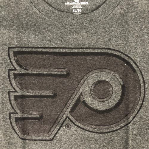 Philadelphia Flyers mens XL tshirt