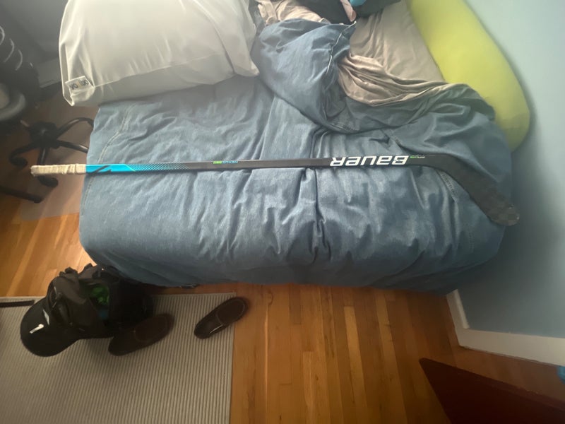 Intermediate Right Handed Toe Pattern Nexus Geo Hockey Stick