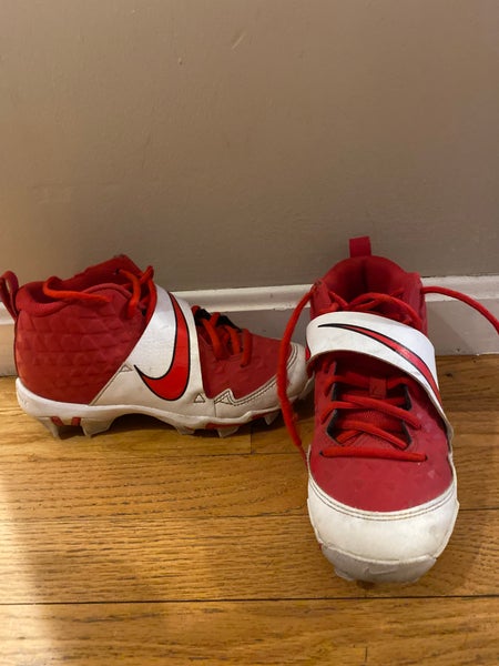 Red Unisex Youth Used Size 4.0 (Women's 5.0) Molded Cleats Nike