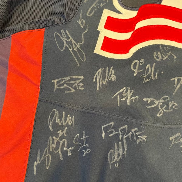 Jarome Iginla Team Canada Autographed White Nike Olympic Hockey Jersey -  NHL Auctions
