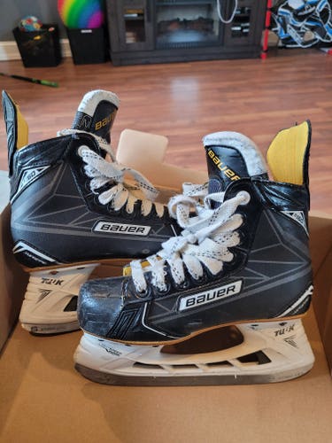 Junior Used Bauer Supreme 160 Hockey Skates Regular Width Size 2