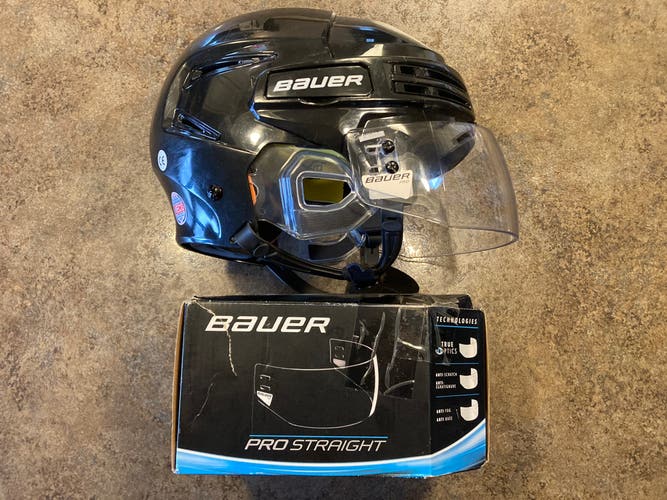 Medium Bauer  Re-Akt 75 Helmet Combo / Pro Straight Visor