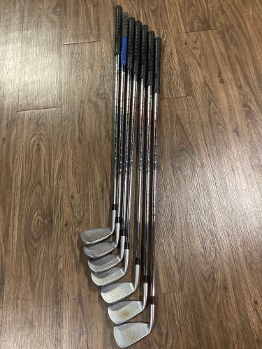 Men's Right Handed Regular Flex Steel Shaft JPX 900 Forged Iron Set