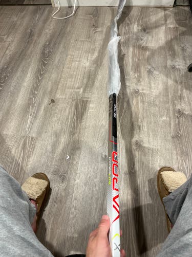 Senior Right Handed Vapor Hyperlite Hockey Stick