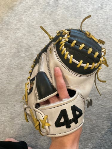 Right Hand Throw 33.5" Catcher's Glove