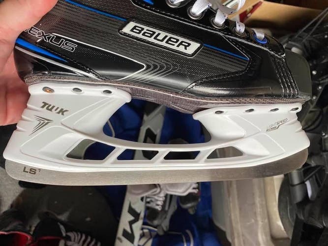 Senior New Bauer Nexus 2900 Hockey Skates Extra Wide Width Size 6