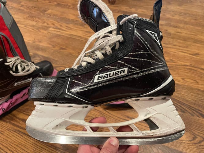 Senior Bauer Extra Wide Width Size 7.5 Supreme 1S Hockey Skates