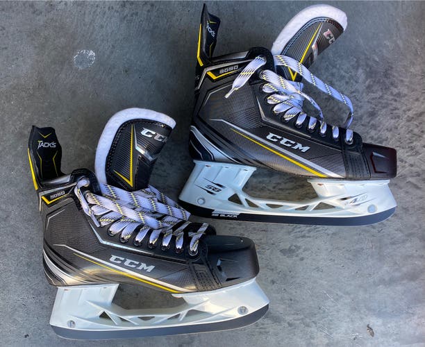 Like new CCM Tacks 9090s