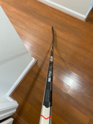 Senior Right Handed   Vapor Hyperlite Hockey Stick