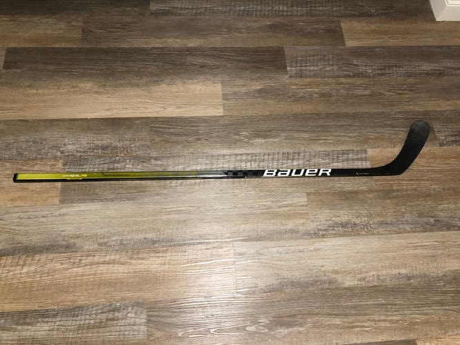 Bauer Vapor ADV Dressed as a Hyperlite Tactile Grip