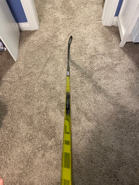 Senior Left Hand Toe Pattern Pro Stock Supreme UltraSonic Hockey Stick