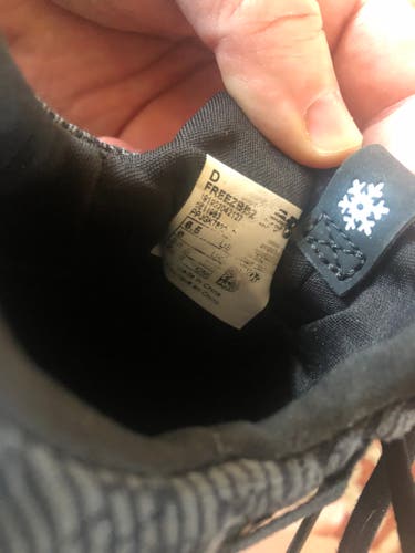 Black Youth Used Men's Size 6.5 (Women's 7.5) Turf Cleats New Balance Low Cut Freeze