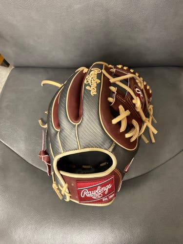 Right Hand Throw 11.5" Heart of the Hide Baseball Glove