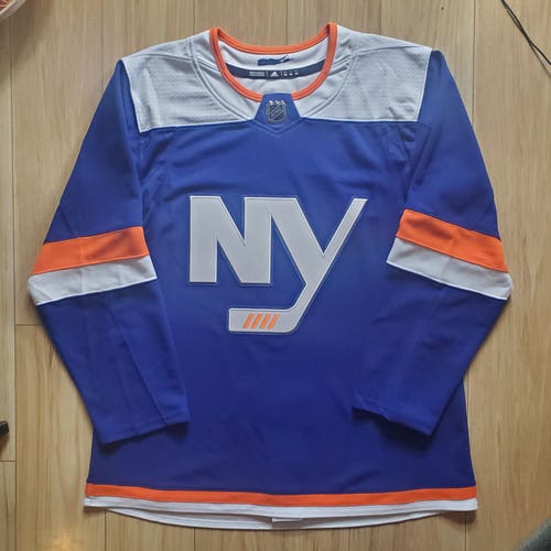 NY Islanders Alt Men's Size 50 Adidas Jersey