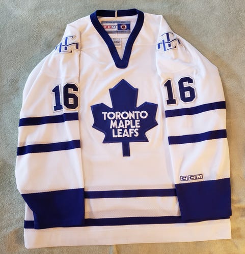 Toronto Mapleleafs White Adult Men's Used Large  CCM Jersey