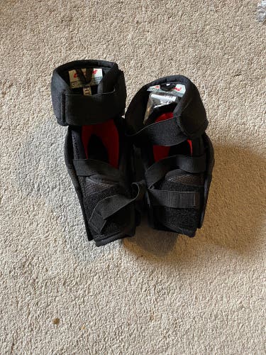 CCM RBZ 110 Elbow Pads