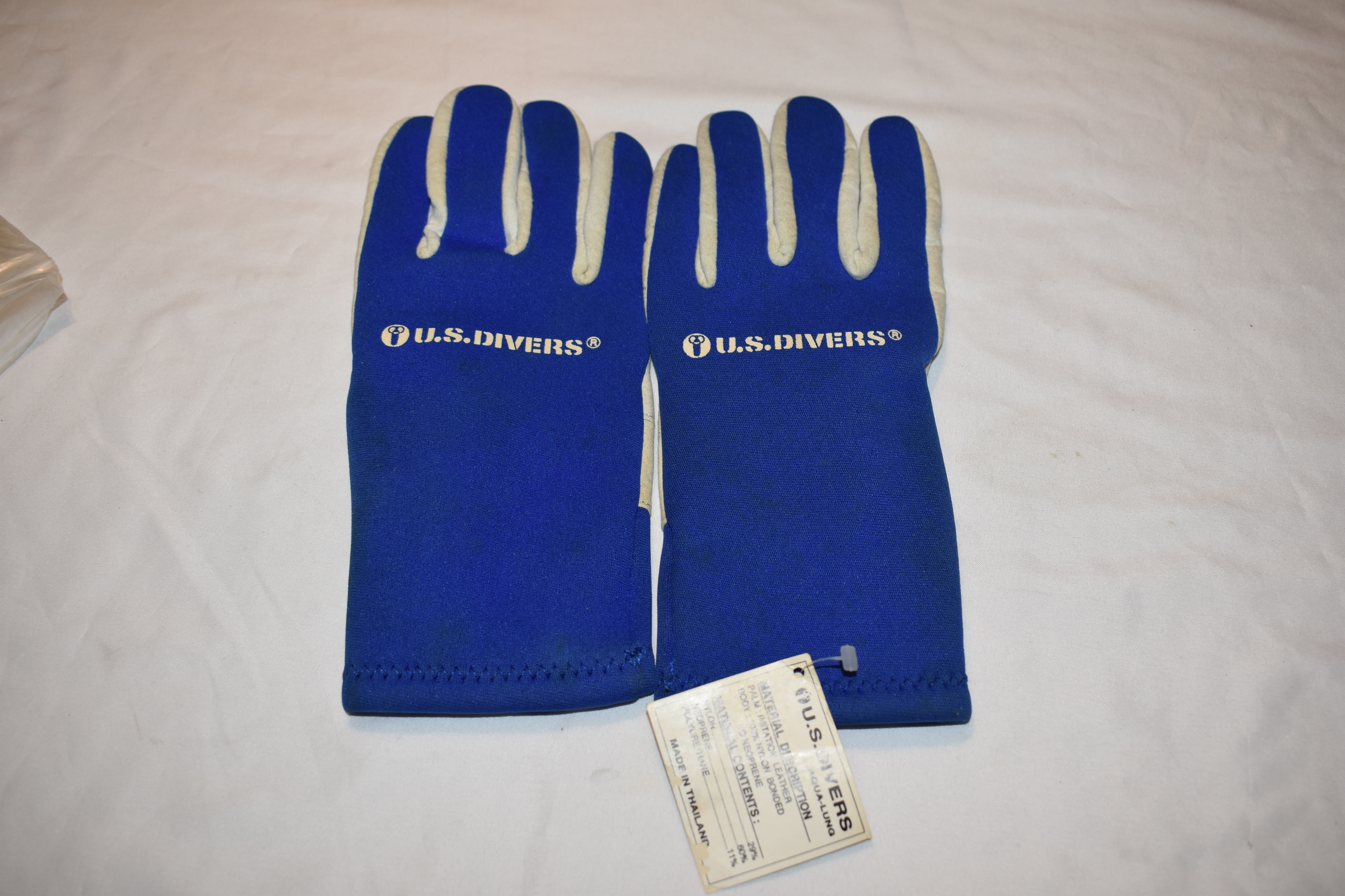 NEW - US Divers Aqua Lung Diving Gloves, Royal/White, Medium