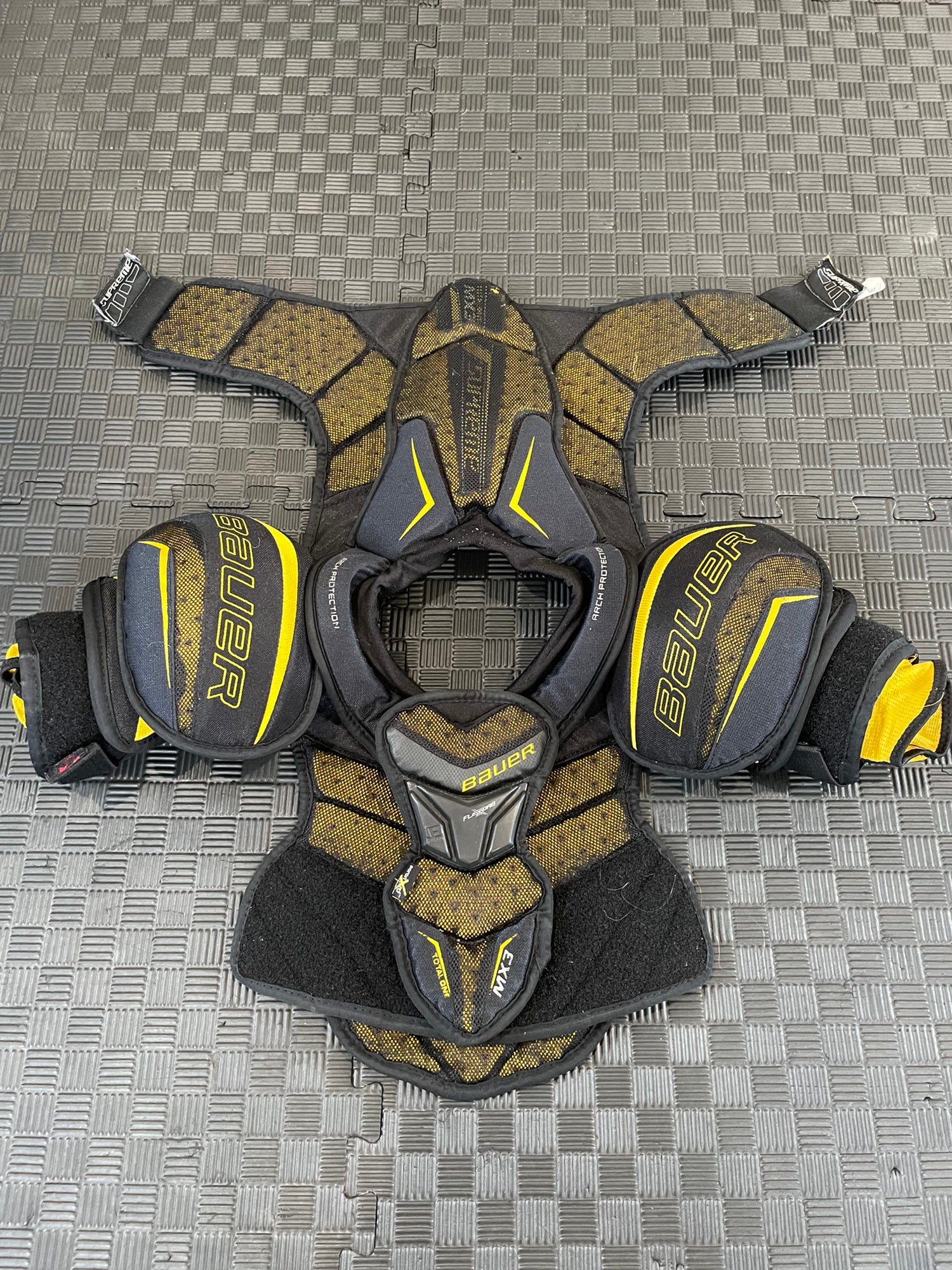 Bauer Supreme Total One MX3 Hockey Shoulder Pads. Accepting Offers