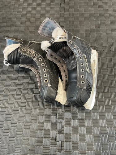 Youth Bauer Regular Width Size 2.5 Nexus 7000 Hockey Skates. Cheap Shipping! Accepting Offers!