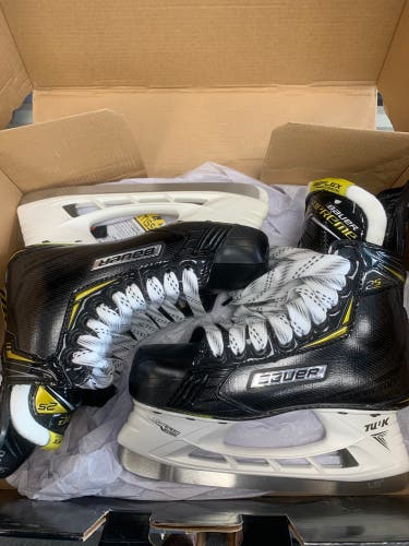 Junior 2D Supreme 2S Hockey Skates