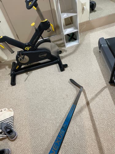 New Left Hand Nexus 2N Pro Hockey Stick