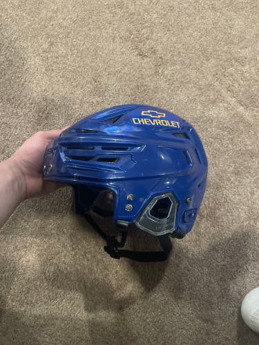 Used Medium Bauer  Re-Akt 150 Helmet