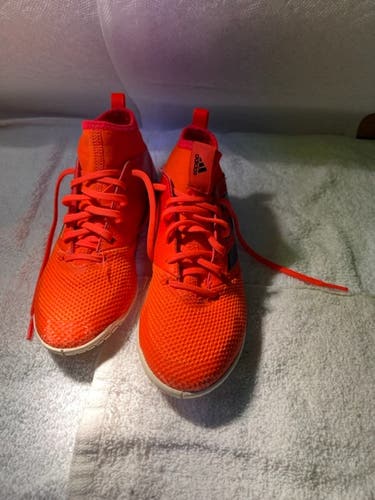 Orange Youth Used Men's Size 3.5 (Women's 4.5) Adidas Shoes