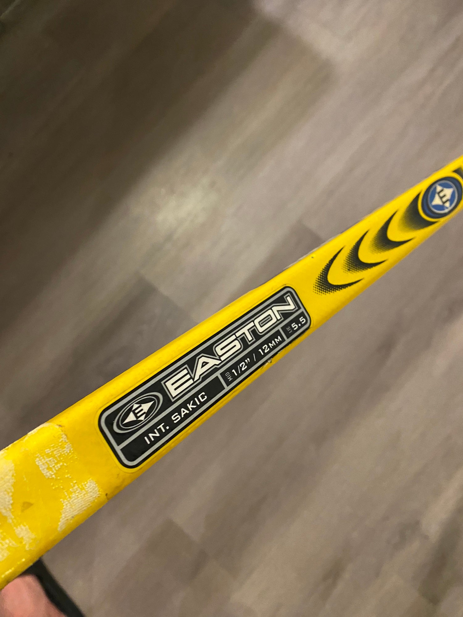 Bauer EASTON SYNERGY GRIP STICK YELLOW