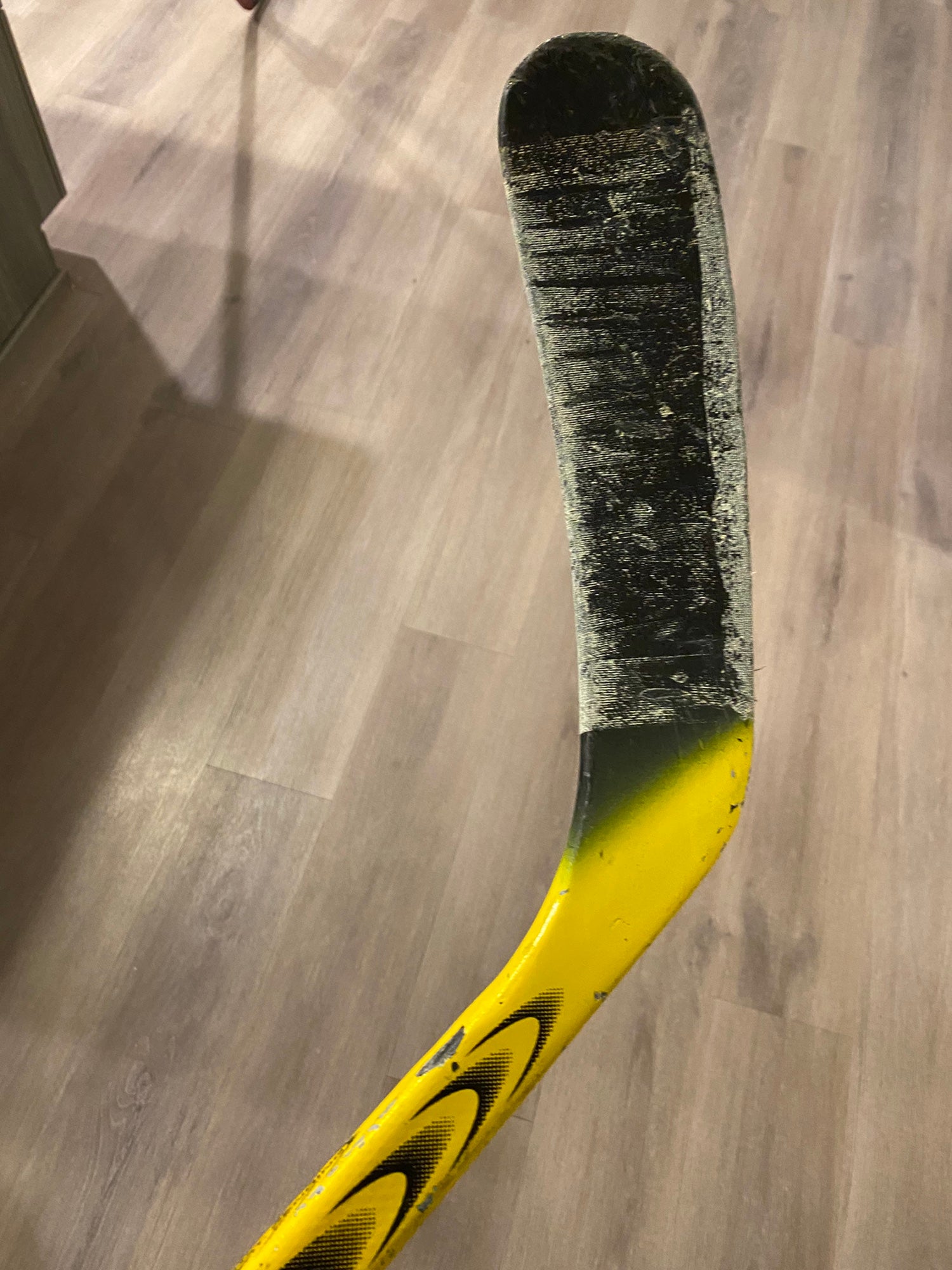 Intermediate New Left Hand Easton SE6 Hockey Stick Mid Pattern |  SidelineSwap