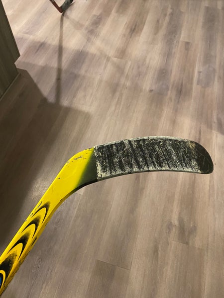 Used Left Hand Sakic Synergy Grip Hockey Stick Yellow Easton